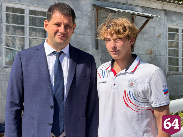 Саратовская спортшкола получила 10 новых лодок для академической гребли