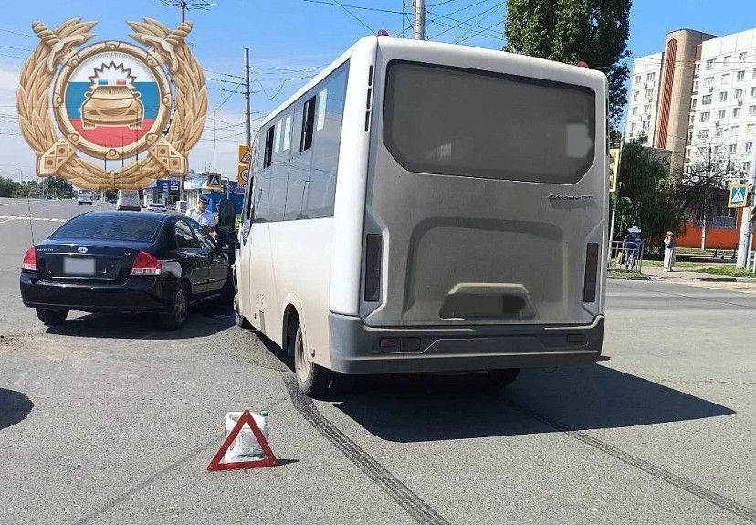 Две пассажирки маршрутки пострадали в ДТП с иномаркой 