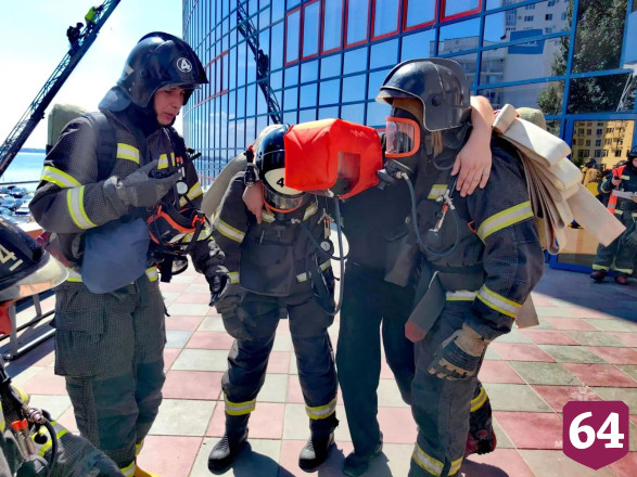 В Саратове из юридической академии при «пожаре» эвакуировали людей